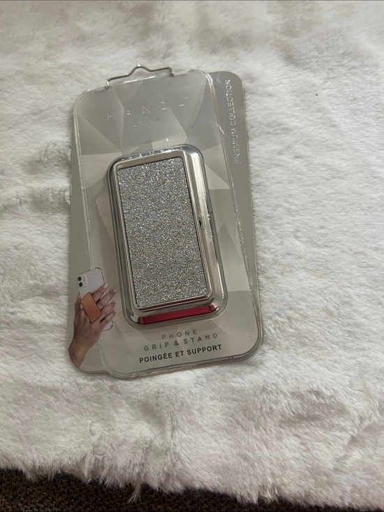 Landau Other - Landau Silver Glitter Phone Grip & Stand